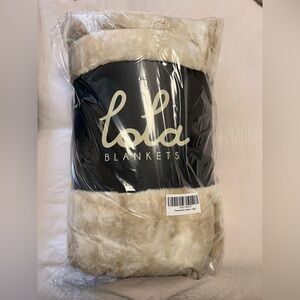 Lola Fur Stretch Blanket